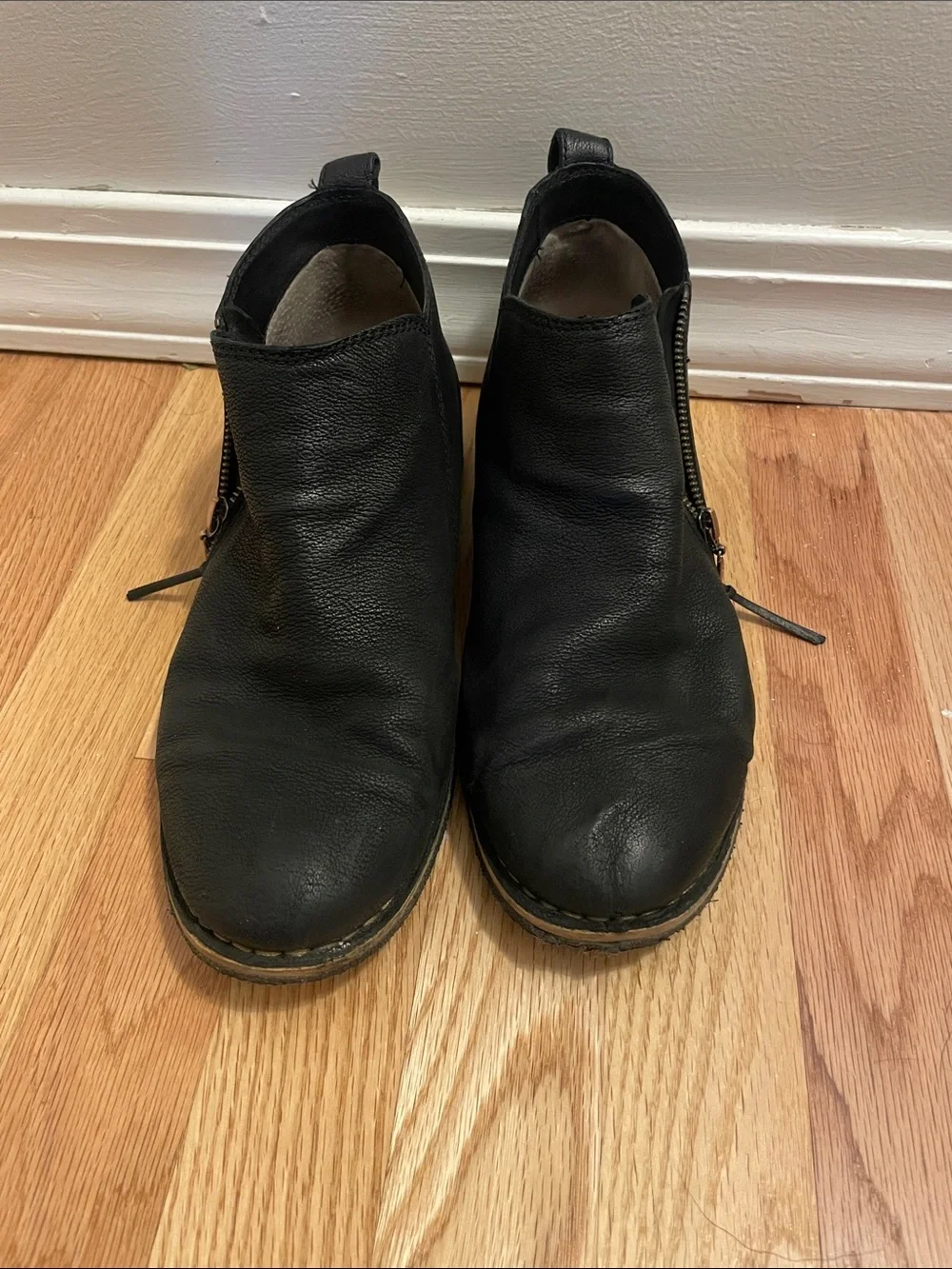UGG Black Leather Ankle Boots with Side Zip and Stacked Heel